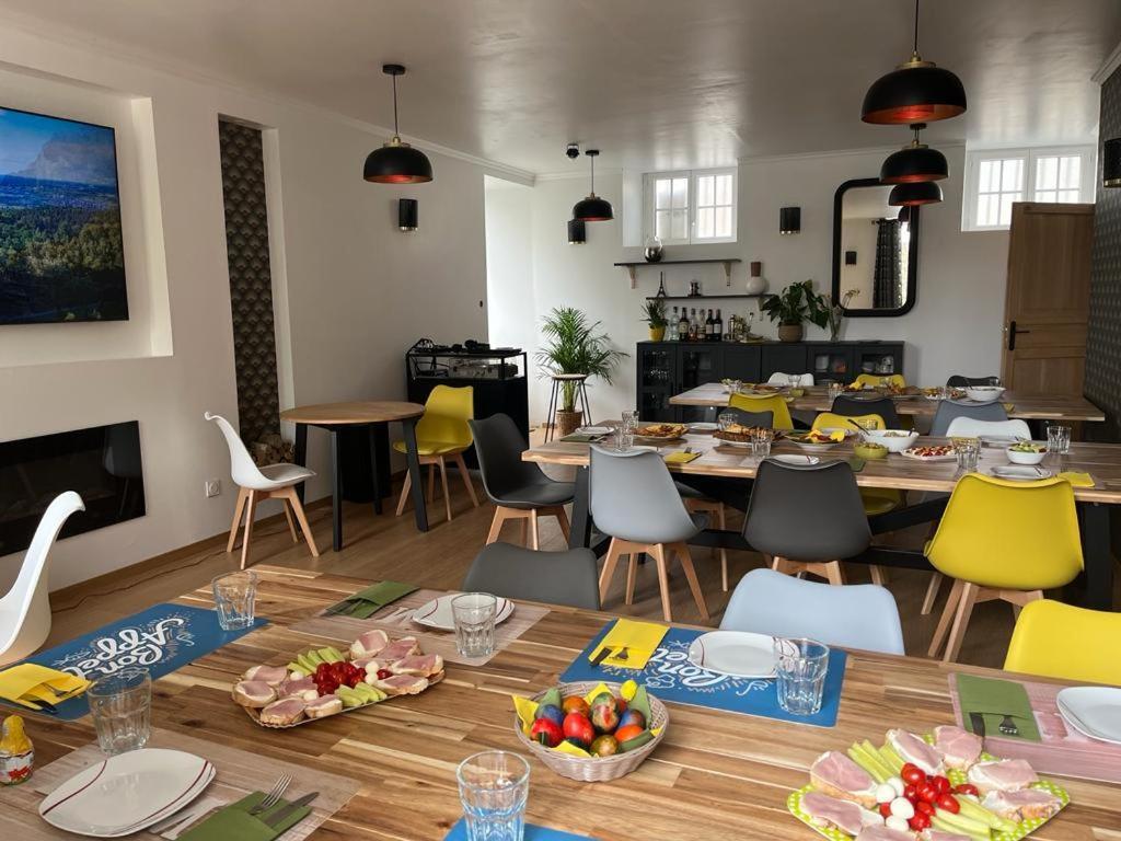 La Maison Des Amis En Normandie Pontfarcy Esterno foto